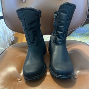 TOTES Black Rikki Faux Fur Snow Boots